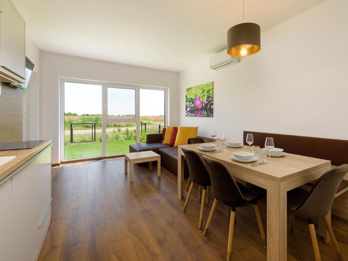 Apartment With Pool, Roof Terrace, Garden Zsira エクステリア 写真