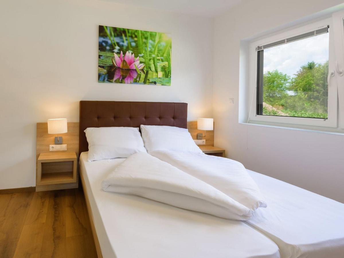 Apartment With Pool, Roof Terrace, Garden Zsira エクステリア 写真