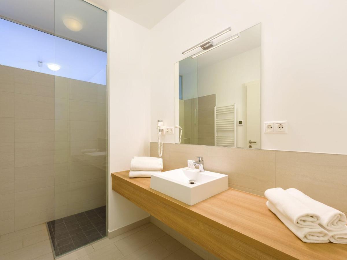 Apartment With Pool, Roof Terrace, Garden Zsira エクステリア 写真